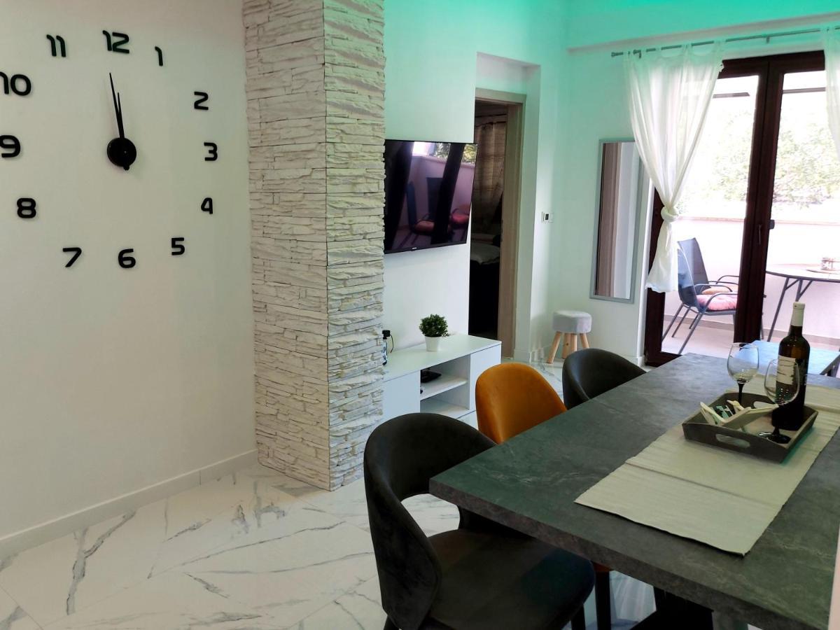Apartman S Dvije Spavace Sobe Poreč Zewnętrze zdjęcie