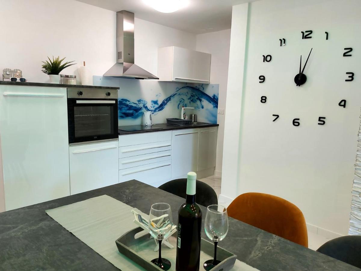 Apartman S Dvije Spavace Sobe Poreč Zewnętrze zdjęcie